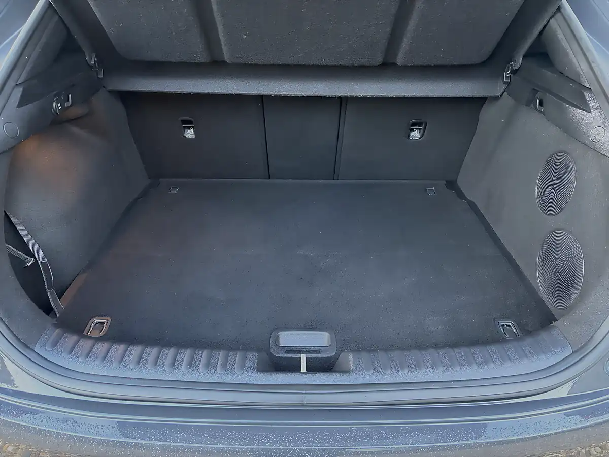 Used 2022 Kia Xceed 4 Grey - Interior and Exterior details 11