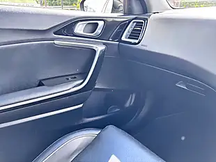 Used 2022 Kia Xceed 4 Red - Interior and Exterior details 13