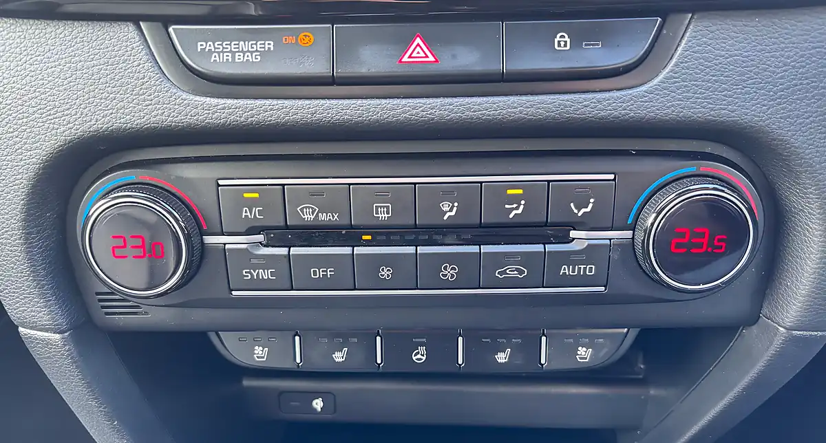 Used 2022 Kia Xceed 4 Red - Interior and Exterior details 15