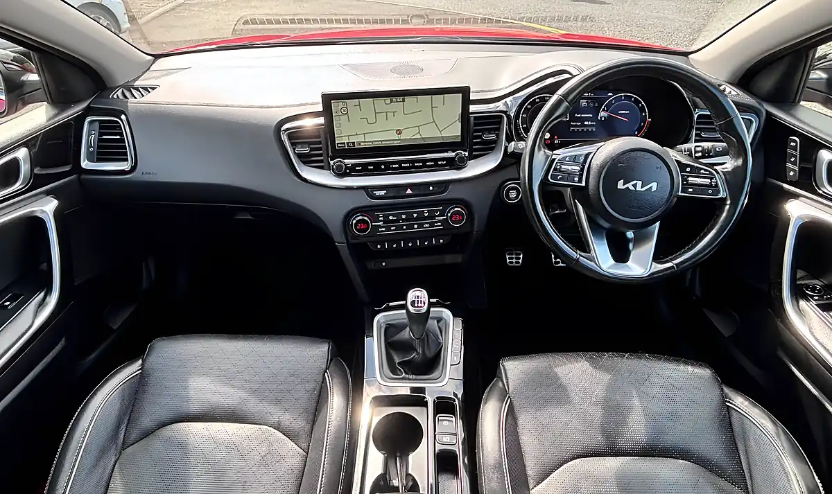 Used 2022 Kia Xceed 4 Red - Interior and Exterior details 18