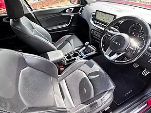Used 2022 Kia Xceed 4 Red - Interior and Exterior details 8