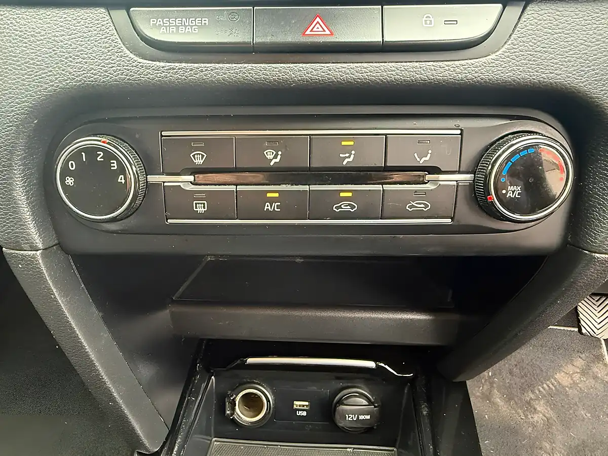 Used 2022 Kia Xceed Connect Blue - Interior and Exterior details 12