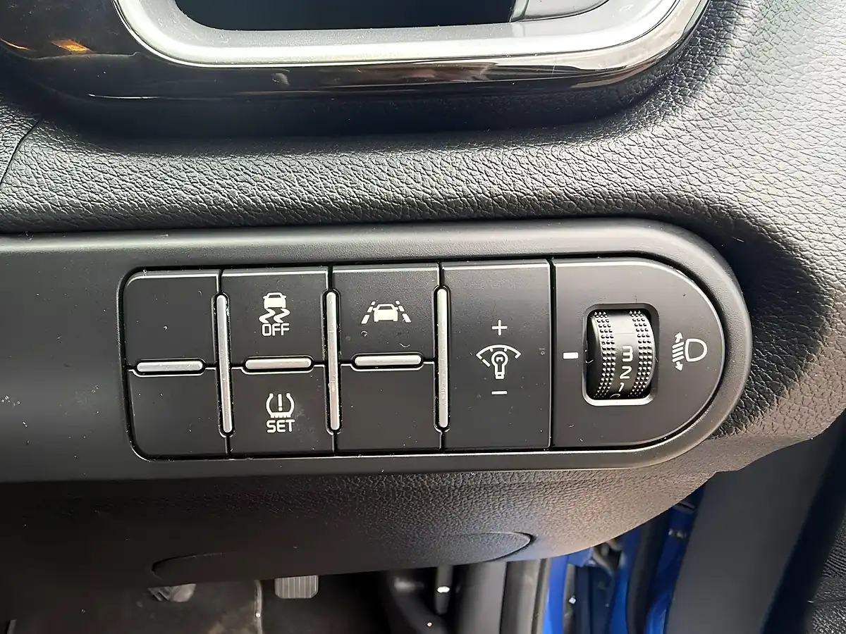 Used 2022 Kia Xceed Connect Blue - Interior and Exterior details 15