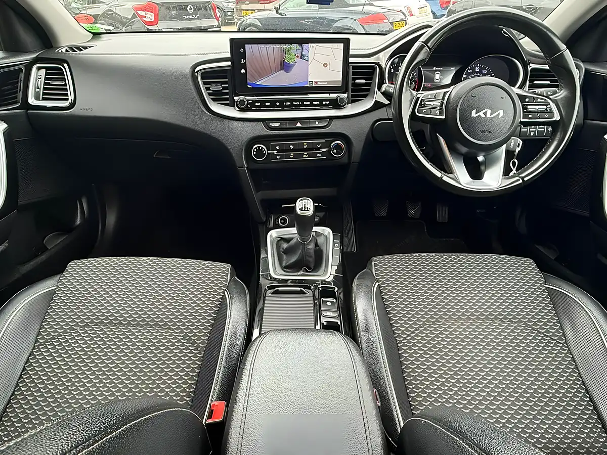 Used 2022 Kia Xceed Connect Blue - Interior and Exterior details 6