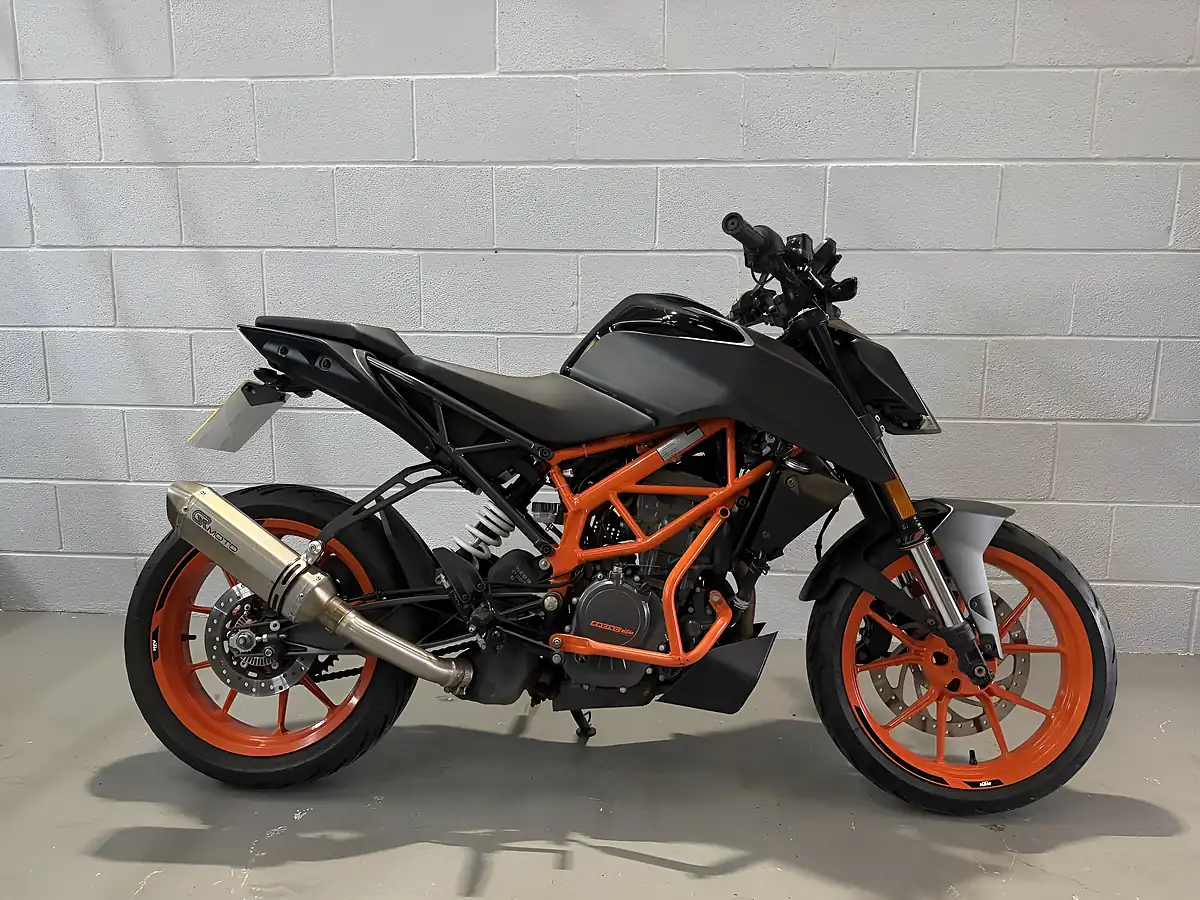 Used 2022 Ktm 125 Duke Naked Black - Front View
