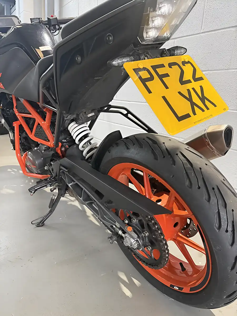 Used 2022 Ktm 125 Duke Naked Black - Interior and Exterior details 11