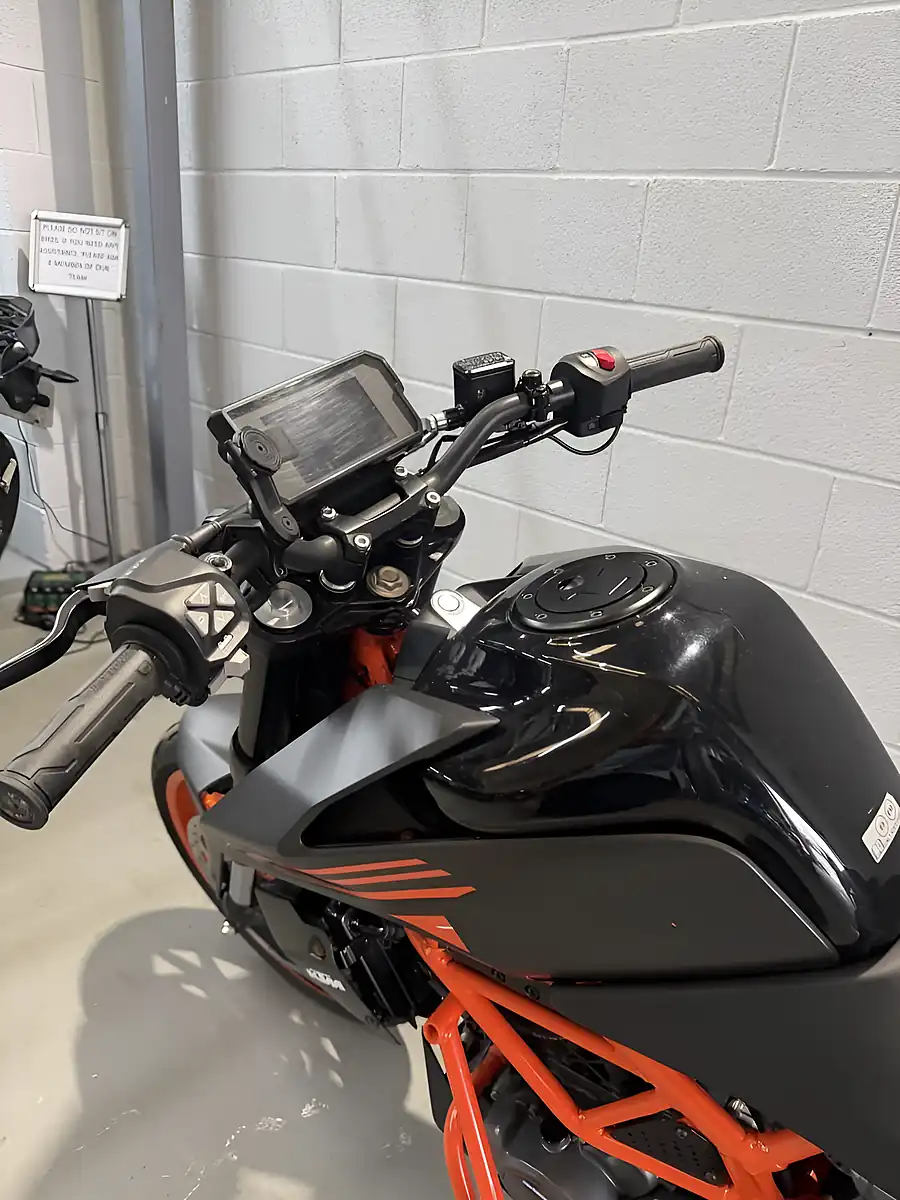 Used 2022 Ktm 125 Duke Naked Black - Interior and Exterior details 12