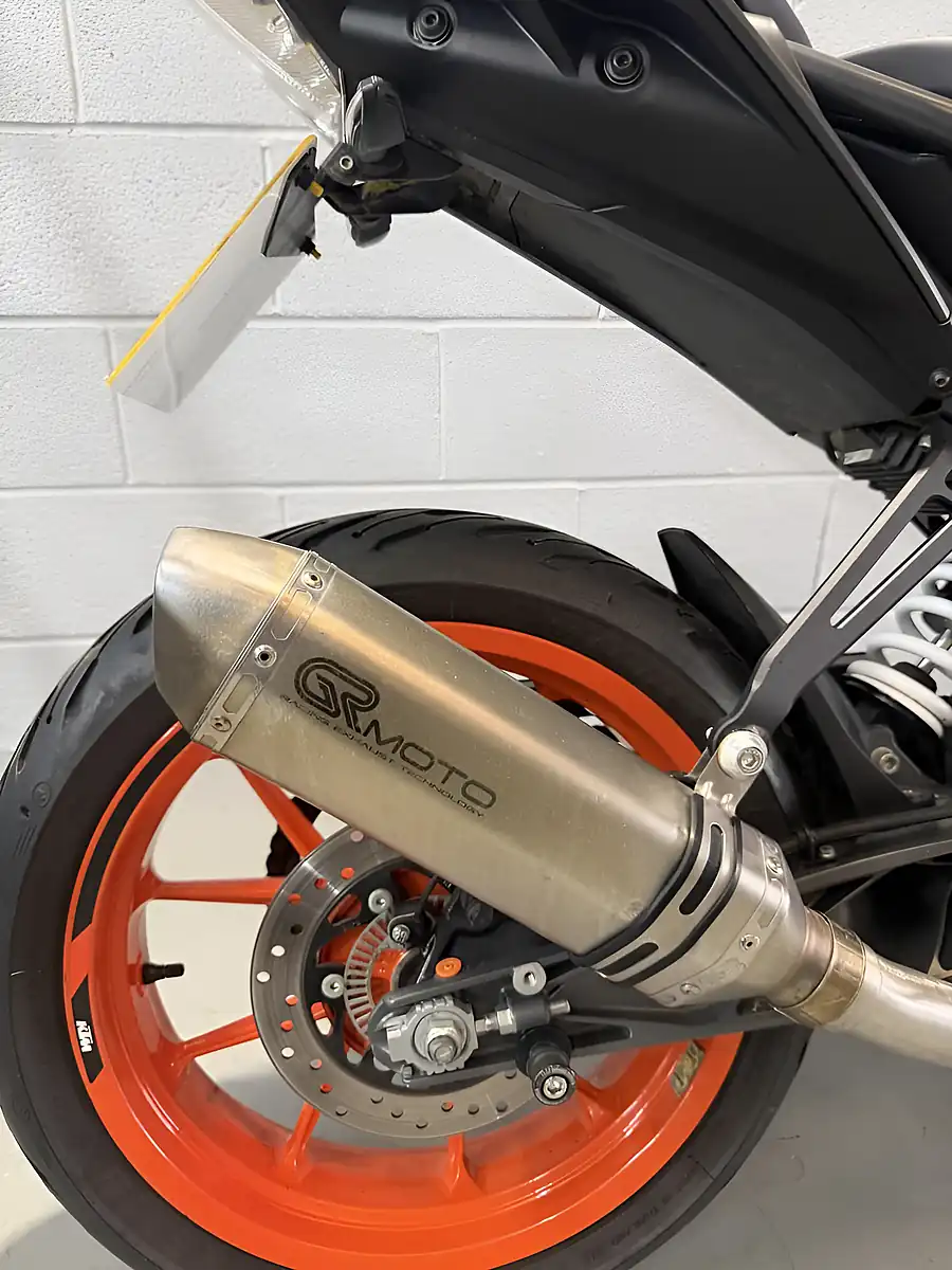 Used 2022 Ktm 125 Duke Naked Black - Interior and Exterior details 5