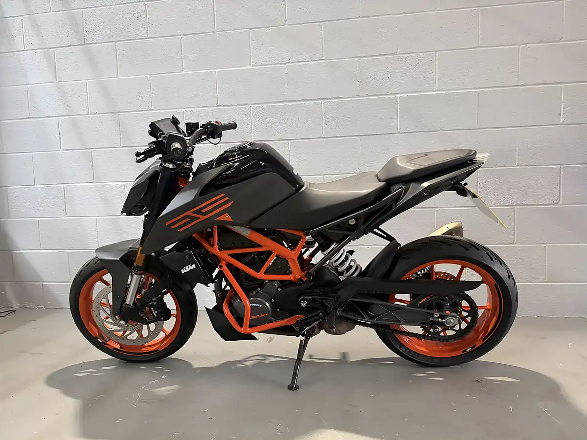 Used 2022 Ktm 125 Duke Naked Black - Interior and Exterior details 7