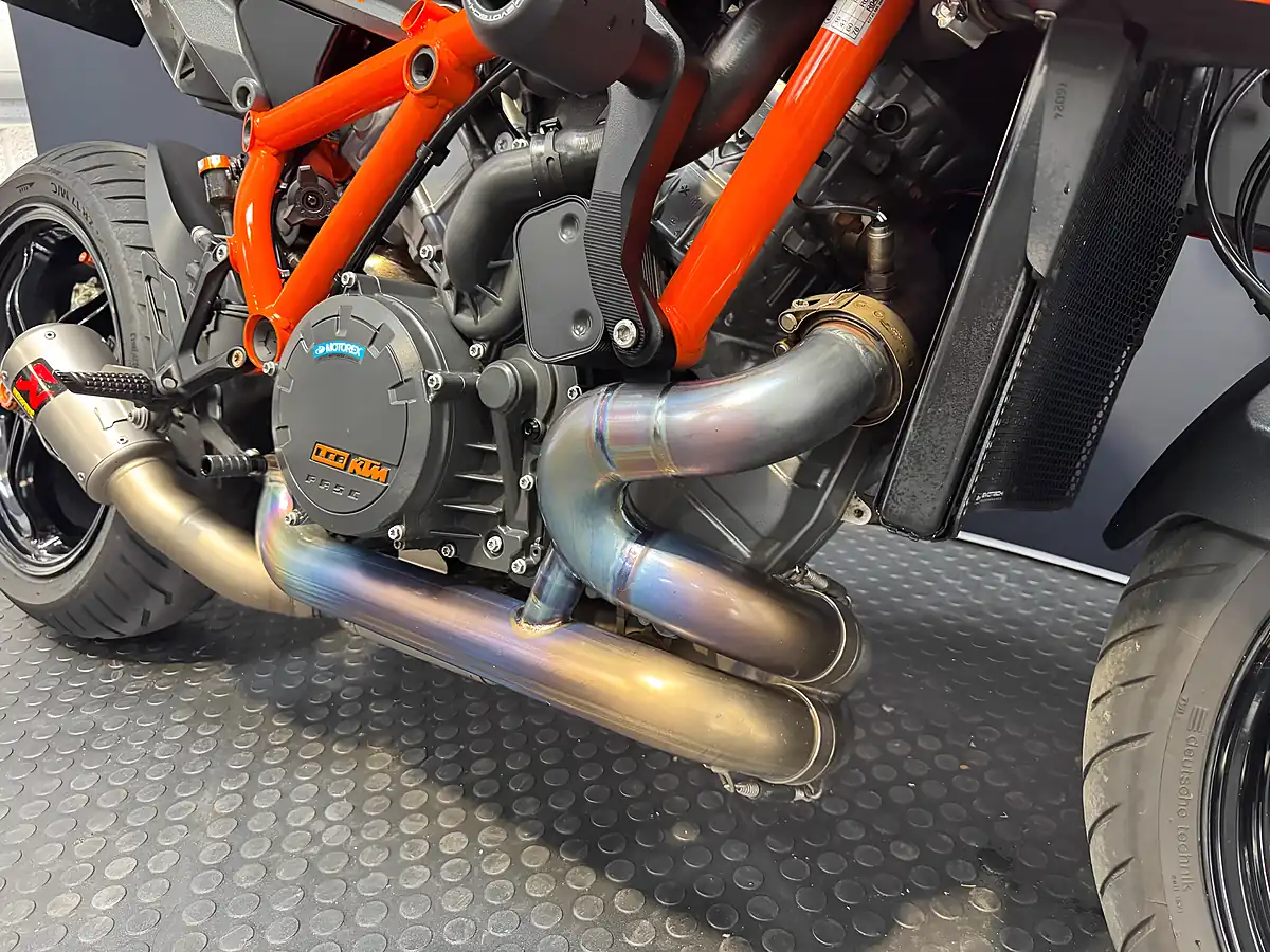 Used 2022 Ktm 1290 Super Duke R - Interior and Exterior details 9
