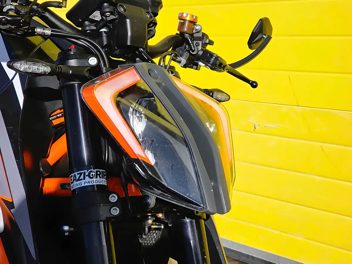 Used 2022 Ktm 1290 Super Duke R Orange - Interior and Exterior details 11