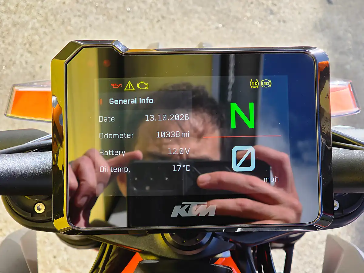 Used 2022 Ktm 1290 Super Duke R Orange - Interior and Exterior details 14