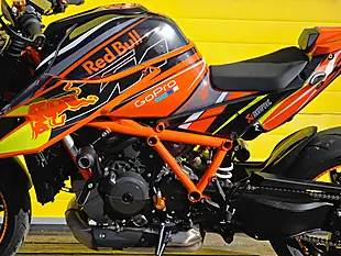 Used 2022 Ktm 1290 Super Duke R Orange - Interior and Exterior details 17