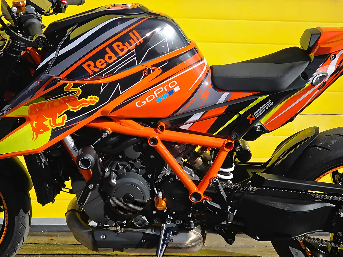 Used 2022 Ktm 1290 Super Duke R Orange - Interior and Exterior details 17
