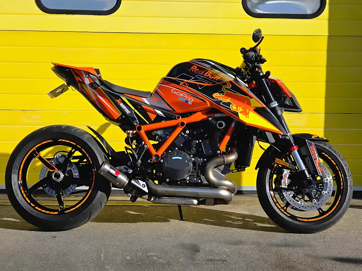 Used 2022 Ktm 1290 Super Duke R Orange - Interior and Exterior details 2