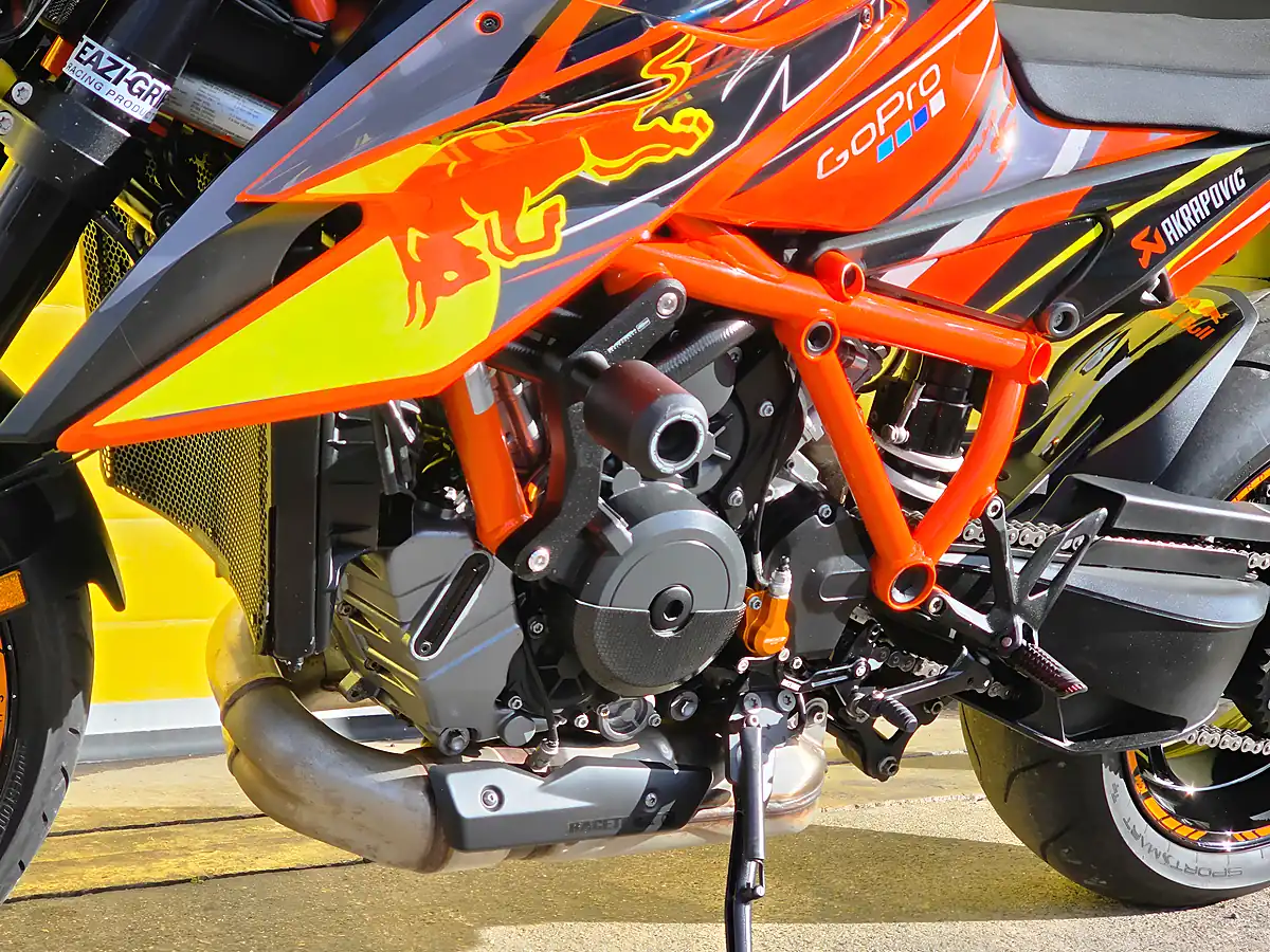 Used 2022 Ktm 1290 Super Duke R Orange - Interior and Exterior details 20