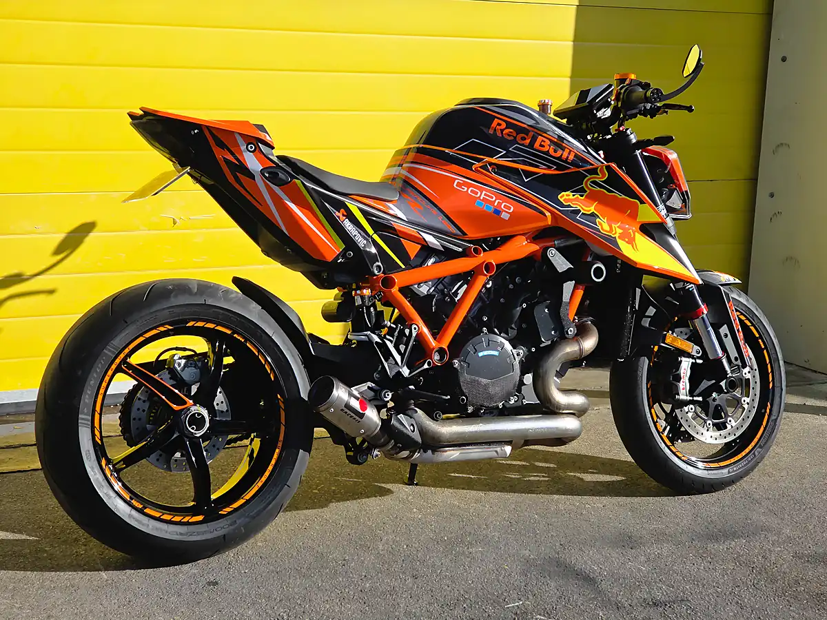Used 2022 Ktm 1290 Super Duke R Orange - Interior and Exterior details 4