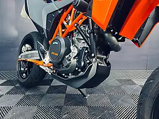Used 2022 Ktm 690 Smc R Orange - Interior and Exterior details 10