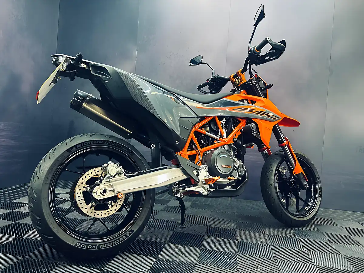 Used 2022 Ktm 690 Smc R Orange - Interior and Exterior details 12
