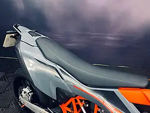 Used 2022 Ktm 690 Smc R Orange - Interior and Exterior details 13