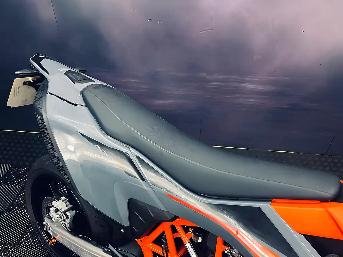 Used 2022 Ktm 690 Smc R Orange - Interior and Exterior details 13