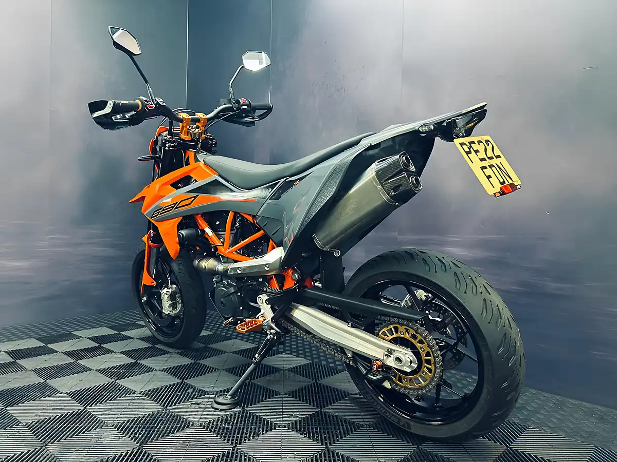 Used 2022 Ktm 690 Smc R Orange - Interior and Exterior details 14