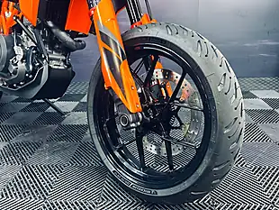 Used 2022 Ktm 690 Smc R Orange - Interior and Exterior details 15