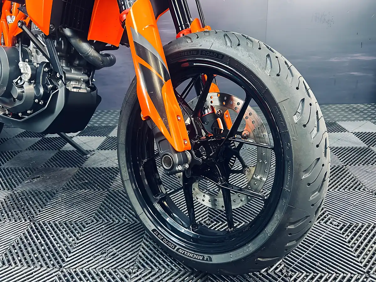 Used 2022 Ktm 690 Smc R Orange - Interior and Exterior details 15