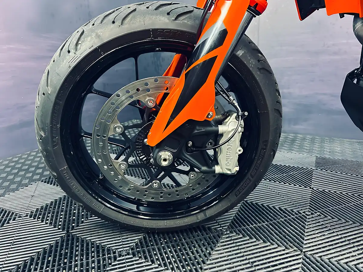 Used 2022 Ktm 690 Smc R Orange - Interior and Exterior details 16