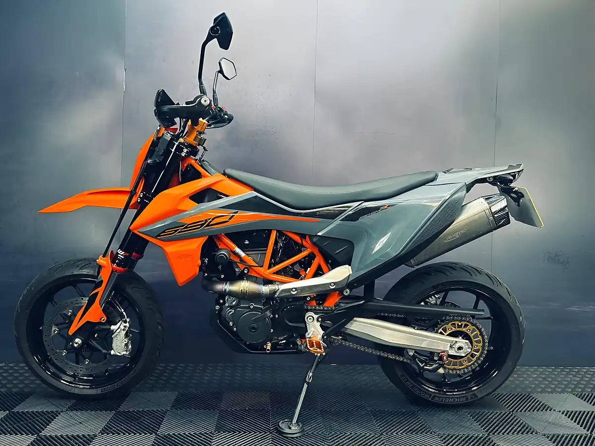 Used 2022 Ktm 690 Smc R Orange - Interior and Exterior details 3