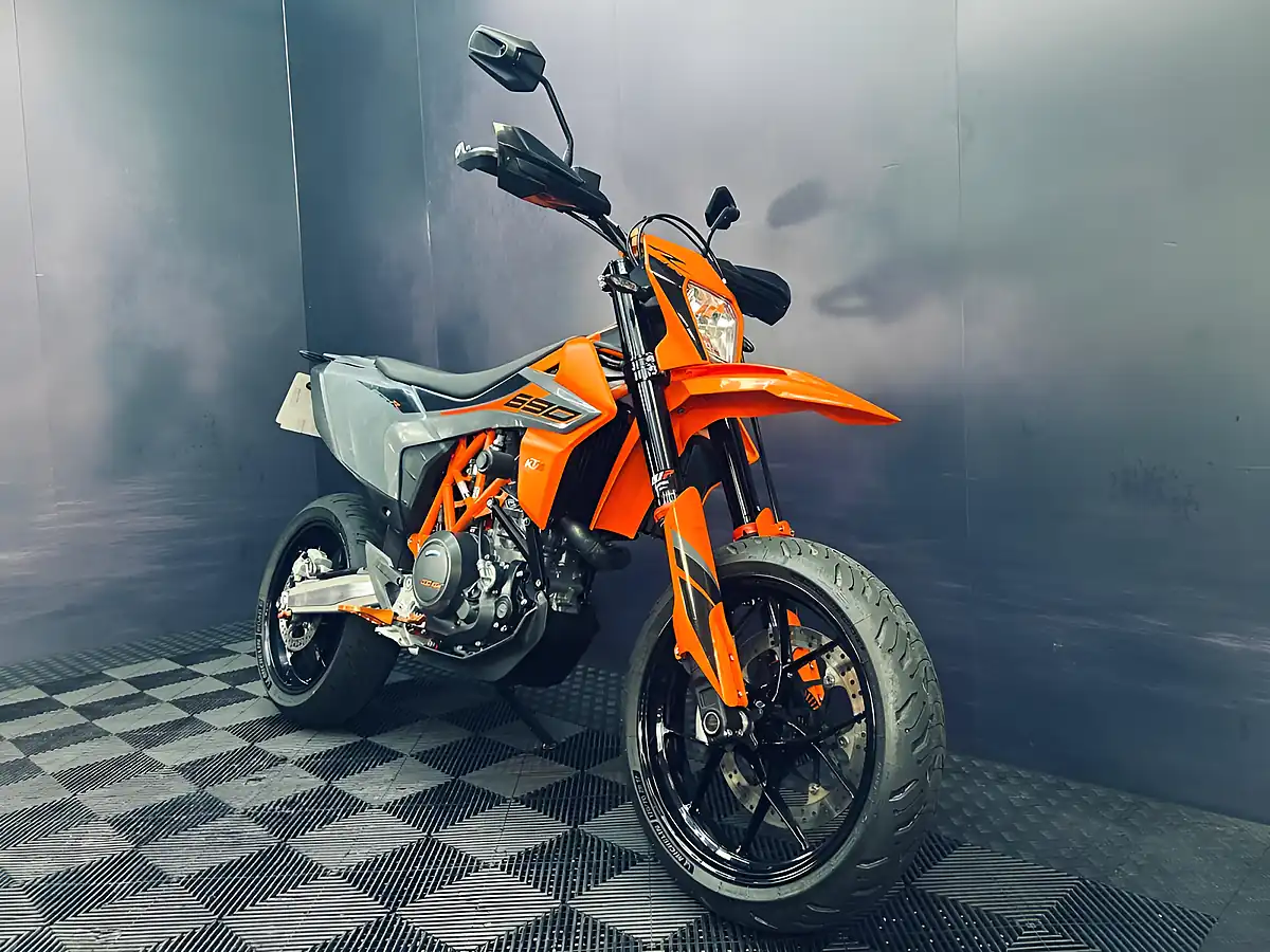 Used 2022 Ktm 690 Smc R Orange - Interior and Exterior details 4