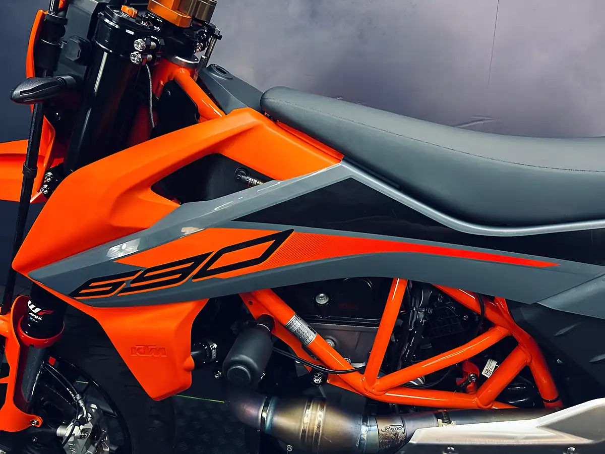 Used 2022 Ktm 690 Smc R Orange - Interior and Exterior details 6