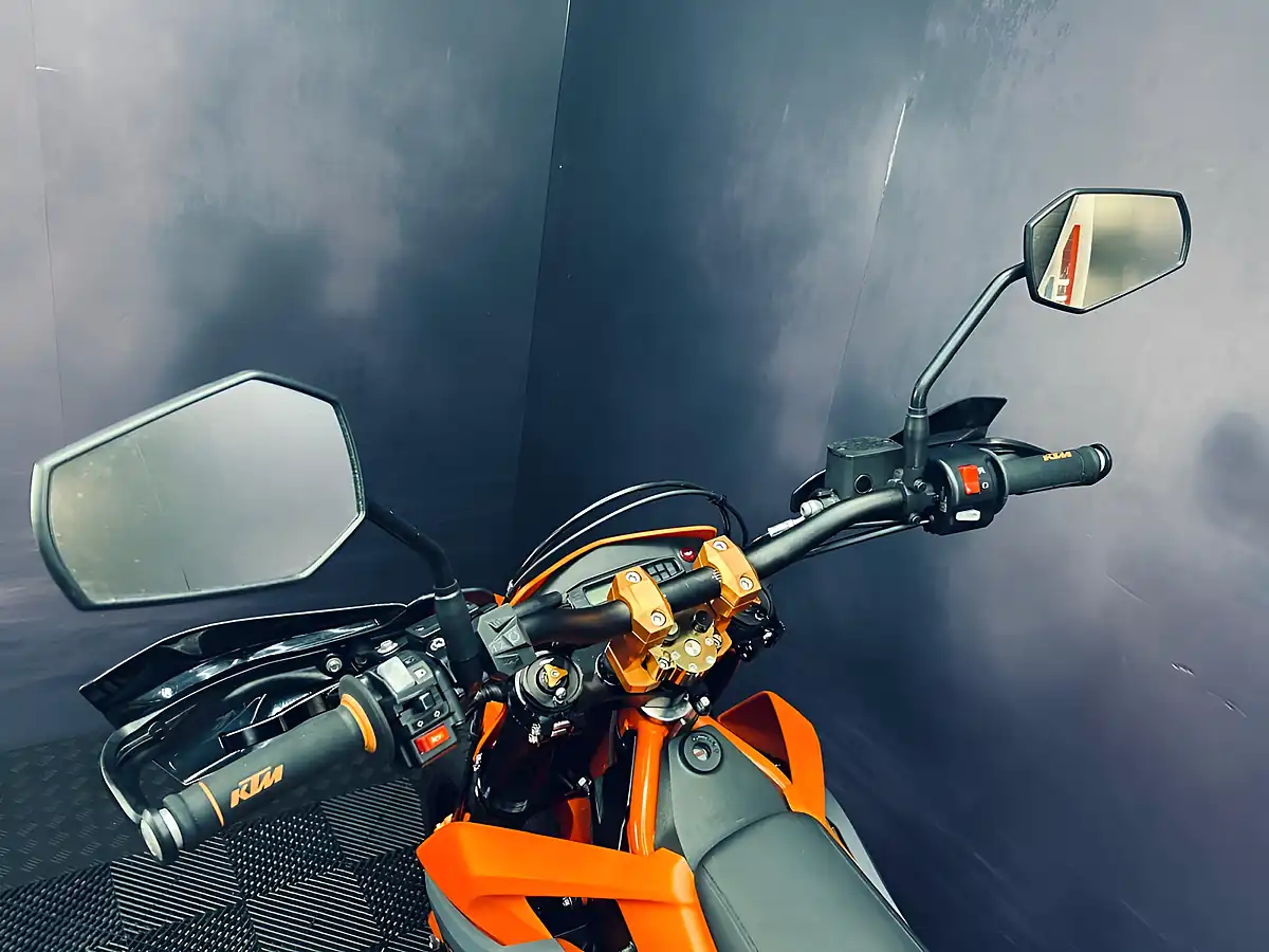 Used 2022 Ktm 690 Smc R Orange - Interior and Exterior details 7