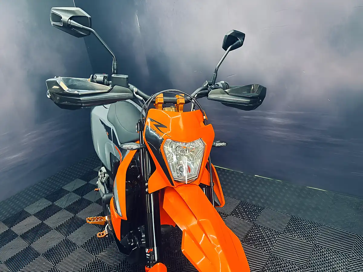 Used 2022 Ktm 690 Smc R Orange - Interior and Exterior details 8