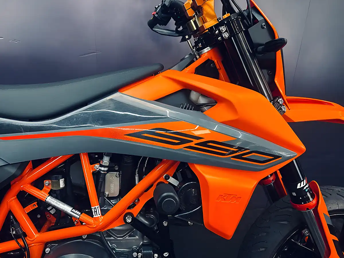 Used 2022 Ktm 690 Smc R Orange - Interior and Exterior details 9
