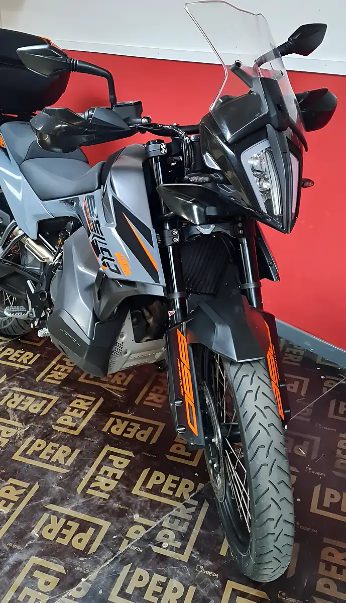 Used 2022 Ktm 890 Adventure Grey - Interior and Exterior details 5
