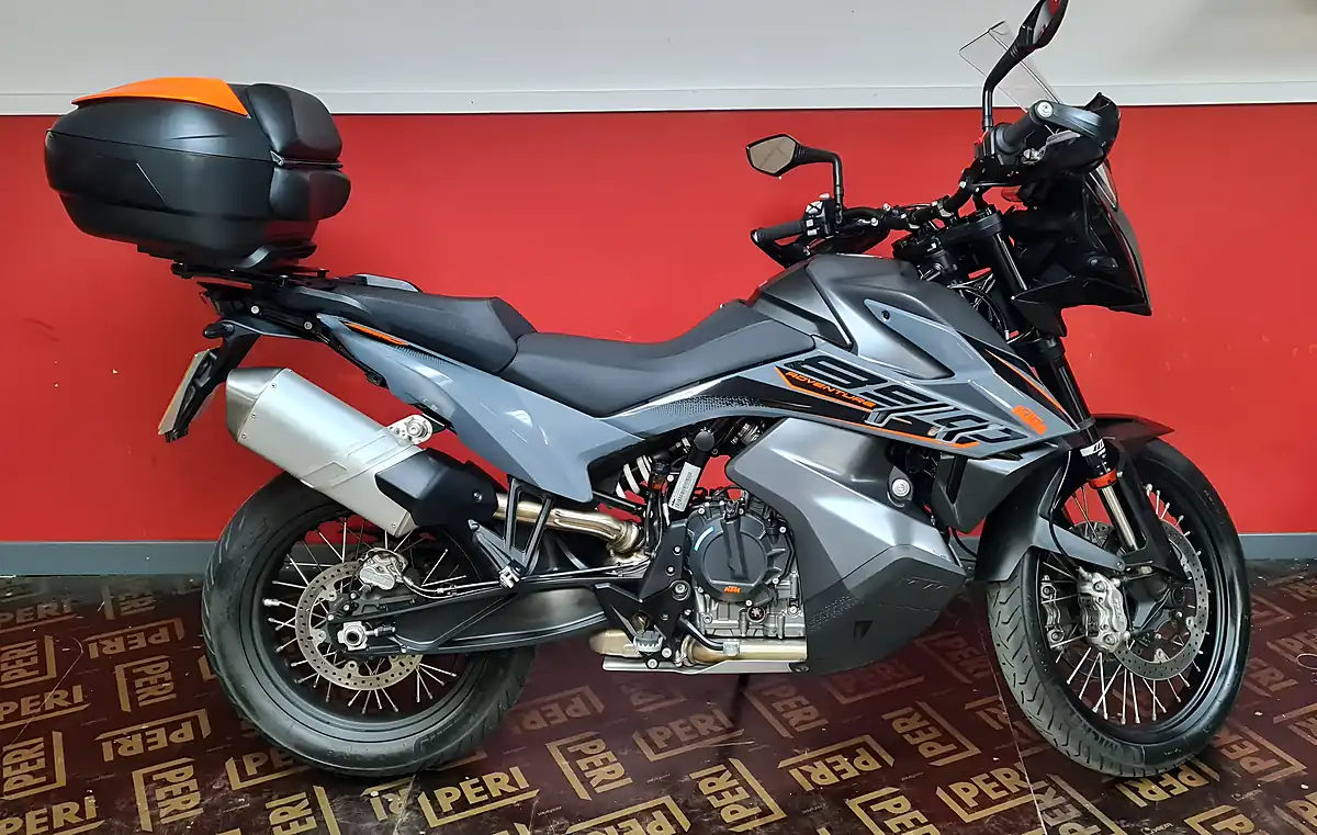 Used 2022 Ktm 890 Adventure Grey - Interior and Exterior details 9