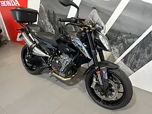 Used 2022 Ktm 890 Duke Black and Orange - Interior and Exterior details 3