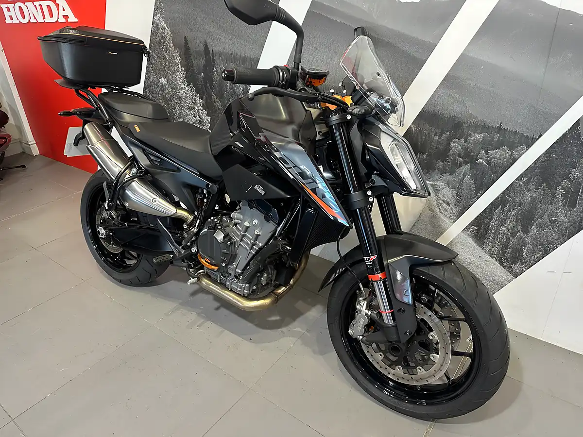 Used 2022 Ktm 890 Duke Black and Orange - Interior and Exterior details 3