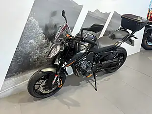 Used 2022 Ktm 890 Duke Black and Orange - Interior and Exterior details 4