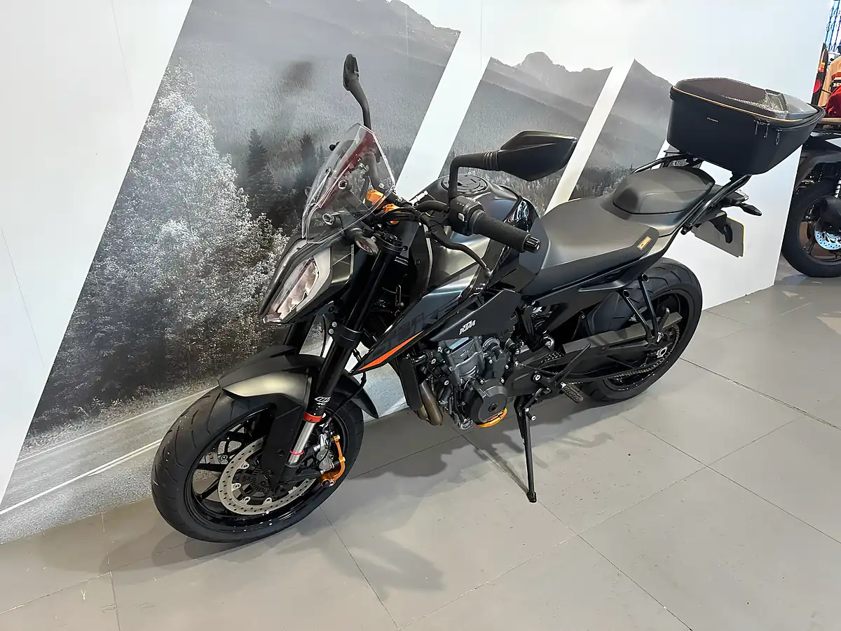 Used 2022 Ktm 890 Duke Black and Orange - Interior and Exterior details 4