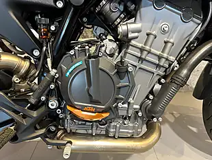Used 2022 Ktm 890 Duke Black and Orange - Interior and Exterior details 9