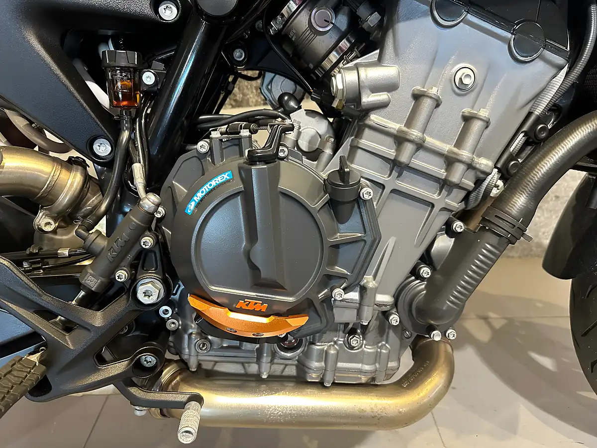 Used 2022 Ktm 890 Duke Black and Orange - Interior and Exterior details 9
