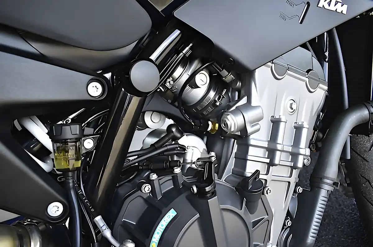 Used 2022 Ktm 890 Duke Naked Black - Interior and Exterior details 12