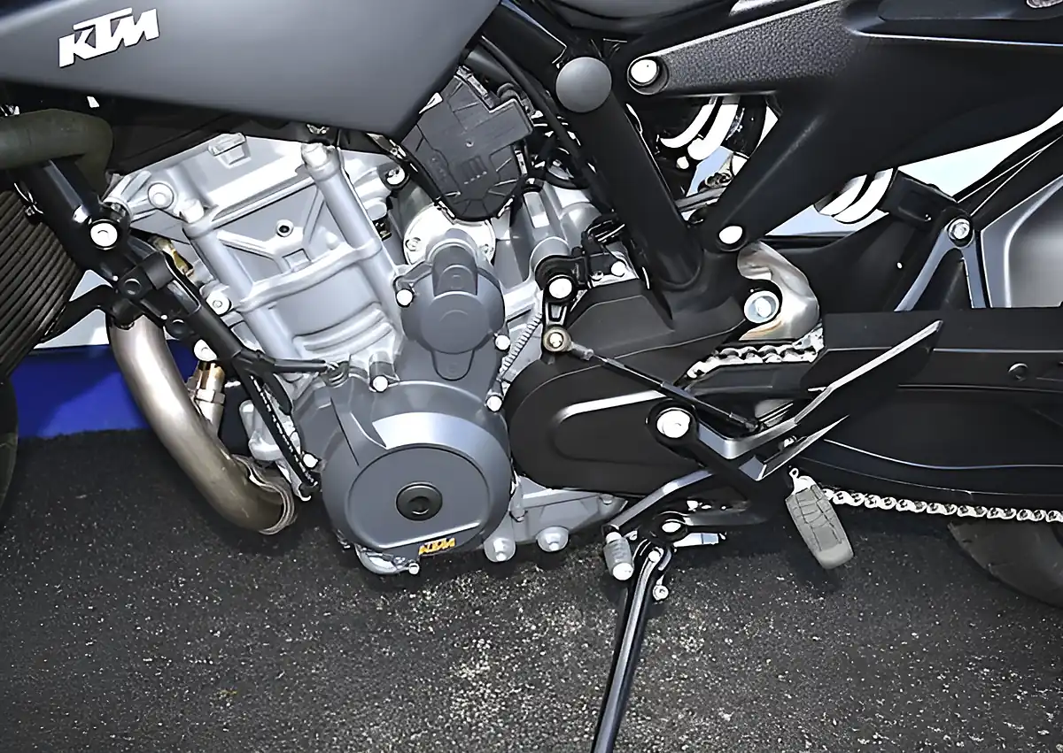 Used 2022 Ktm 890 Duke Naked Black - Interior and Exterior details 14