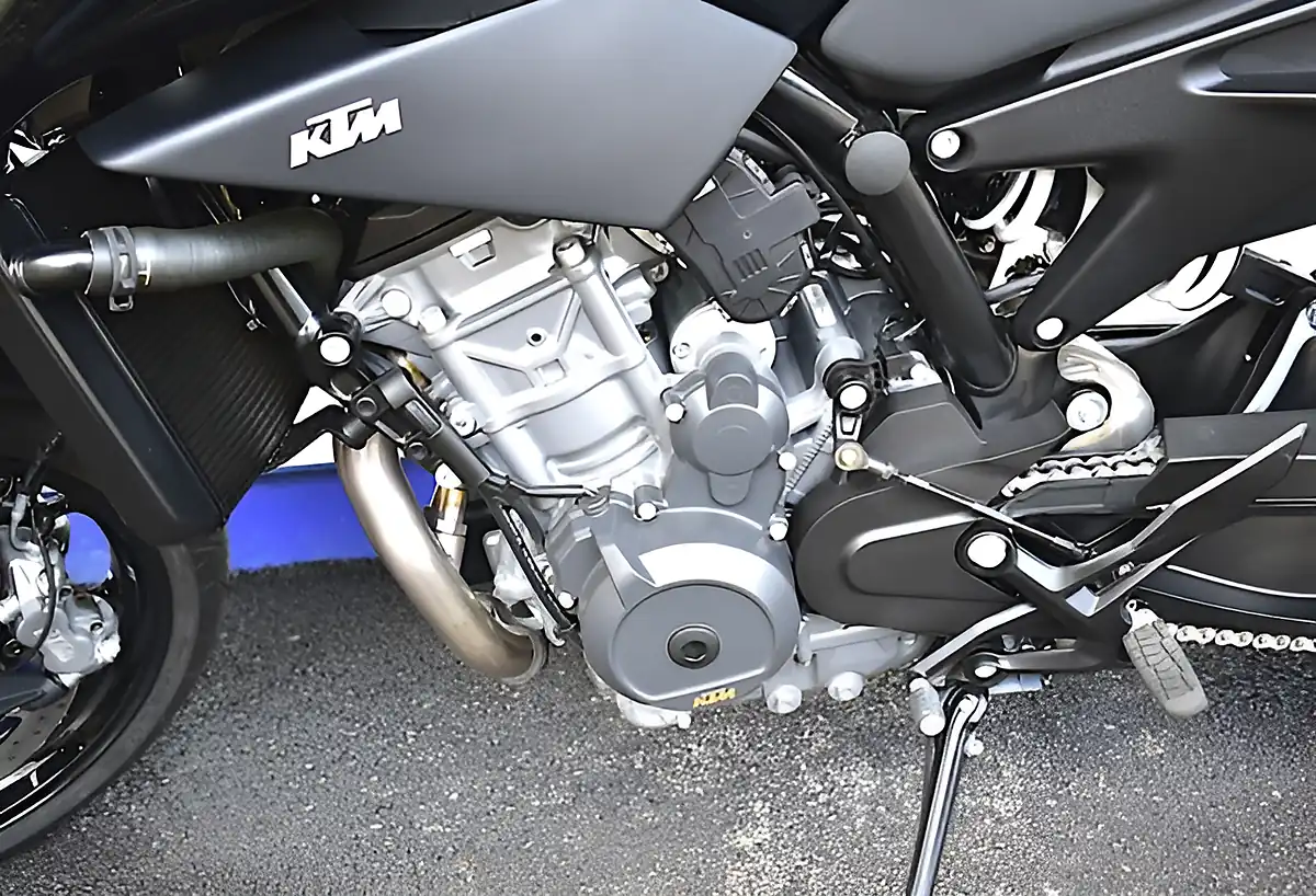 Used 2022 Ktm 890 Duke Naked Black - Interior and Exterior details 15
