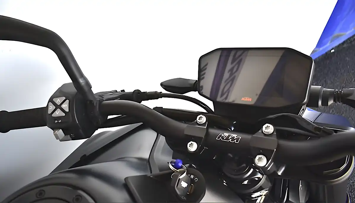 Used 2022 Ktm 890 Duke Naked Black - Interior and Exterior details 16