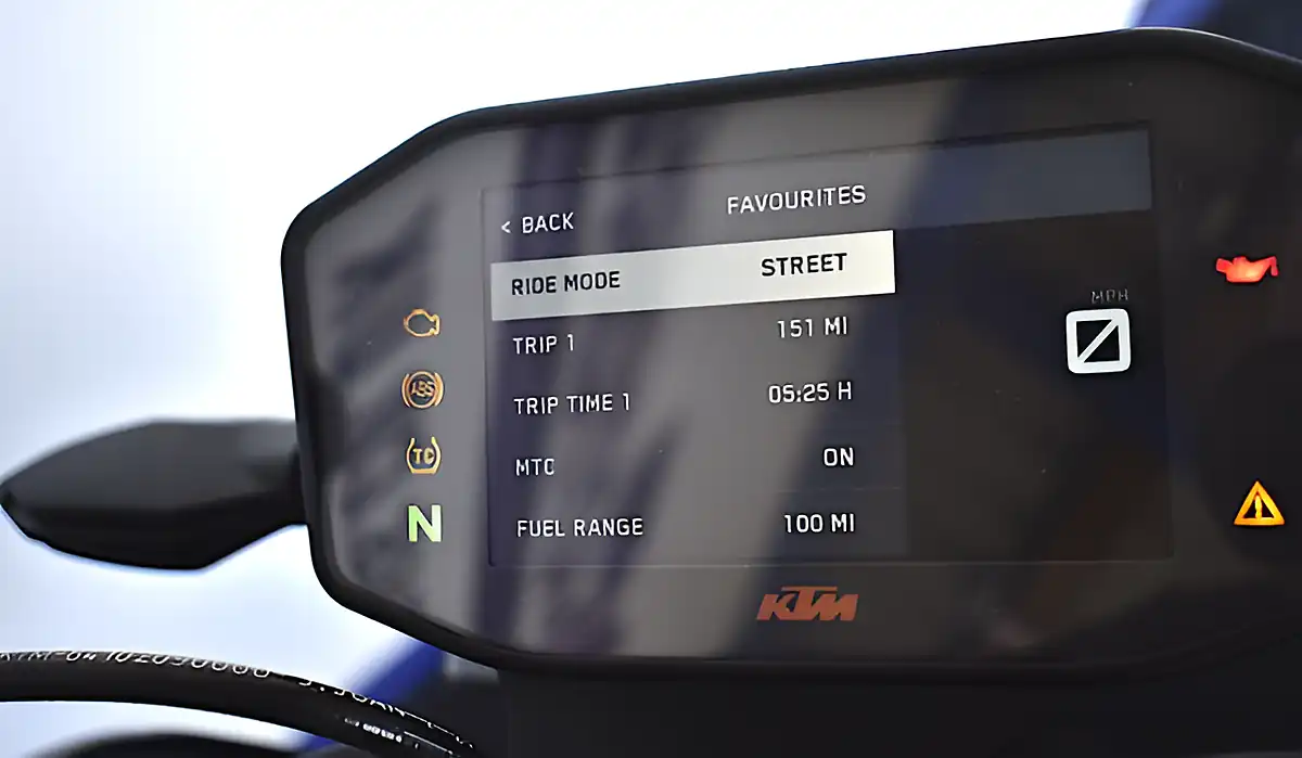 Used 2022 Ktm 890 Duke Naked Black - Interior and Exterior details 17