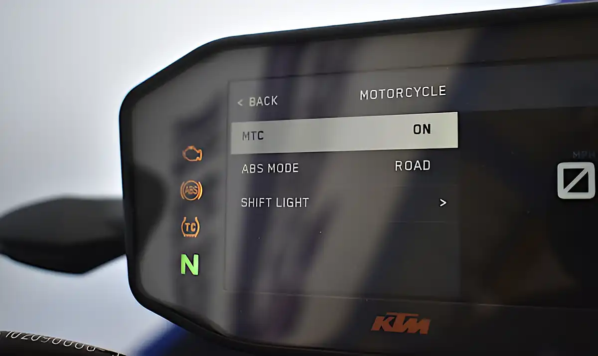Used 2022 Ktm 890 Duke Naked Black - Interior and Exterior details 19
