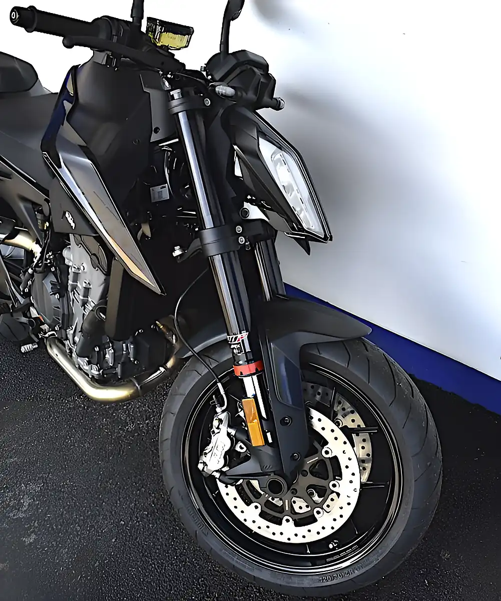 Used 2022 Ktm 890 Duke Naked Black - Interior and Exterior details 4